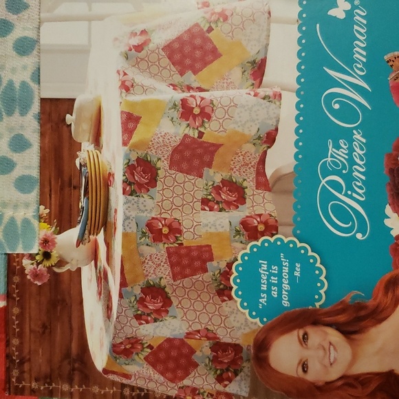 The Pioneer Woman Patchwork Tablecloth 70" - Picture 1 of 4